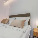 2 Bedroom Gorgeous In * ザダル