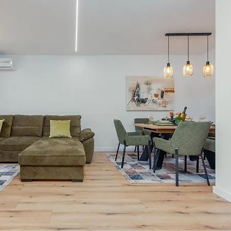 2 Bedroom Gorgeous In *