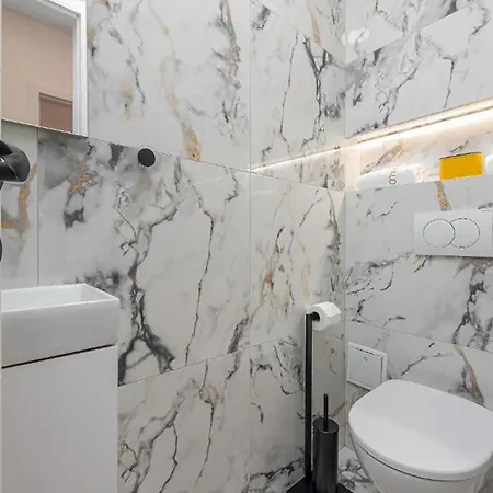 2 Bedroom Gorgeous In Appartamento Zara